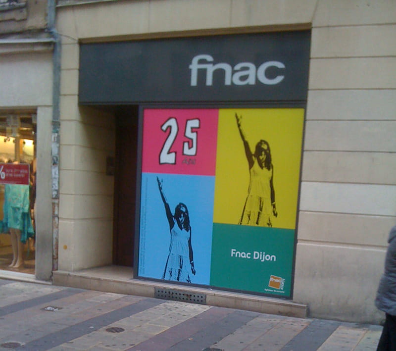 Publigraph_decoration_de_vitrine_Fnac_1