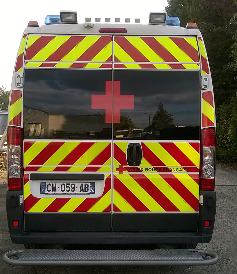 Publigraph_decoration_vehicule_secours_d_urgence_1